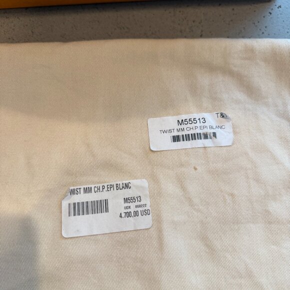 Louis Vuitton Twist PM Epi Leather White Gold - Picture 2 of 12